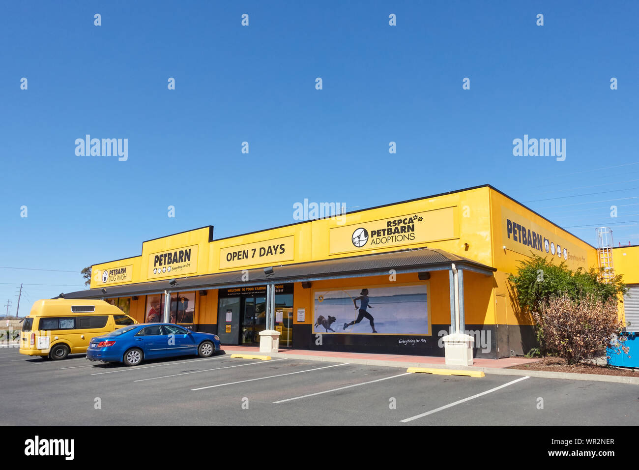 Large Pet Shop and dog wash in Tamworth Australia. Stock Photo