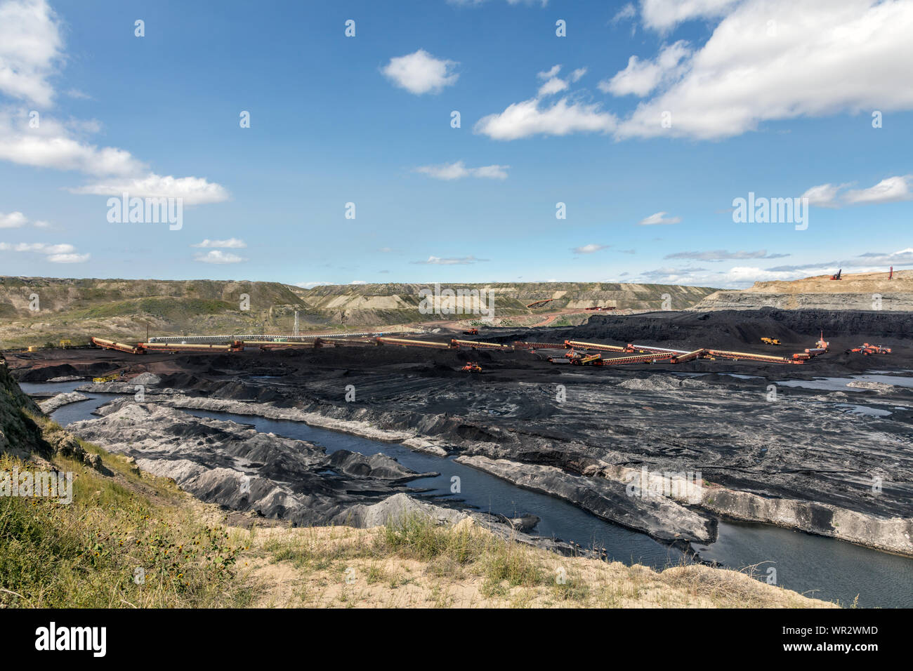 Massive machinery at work in the open-pit Wyodak coal mine in the coal-rich Powder River Basin outside Gillette, Wyoming Stock Photo