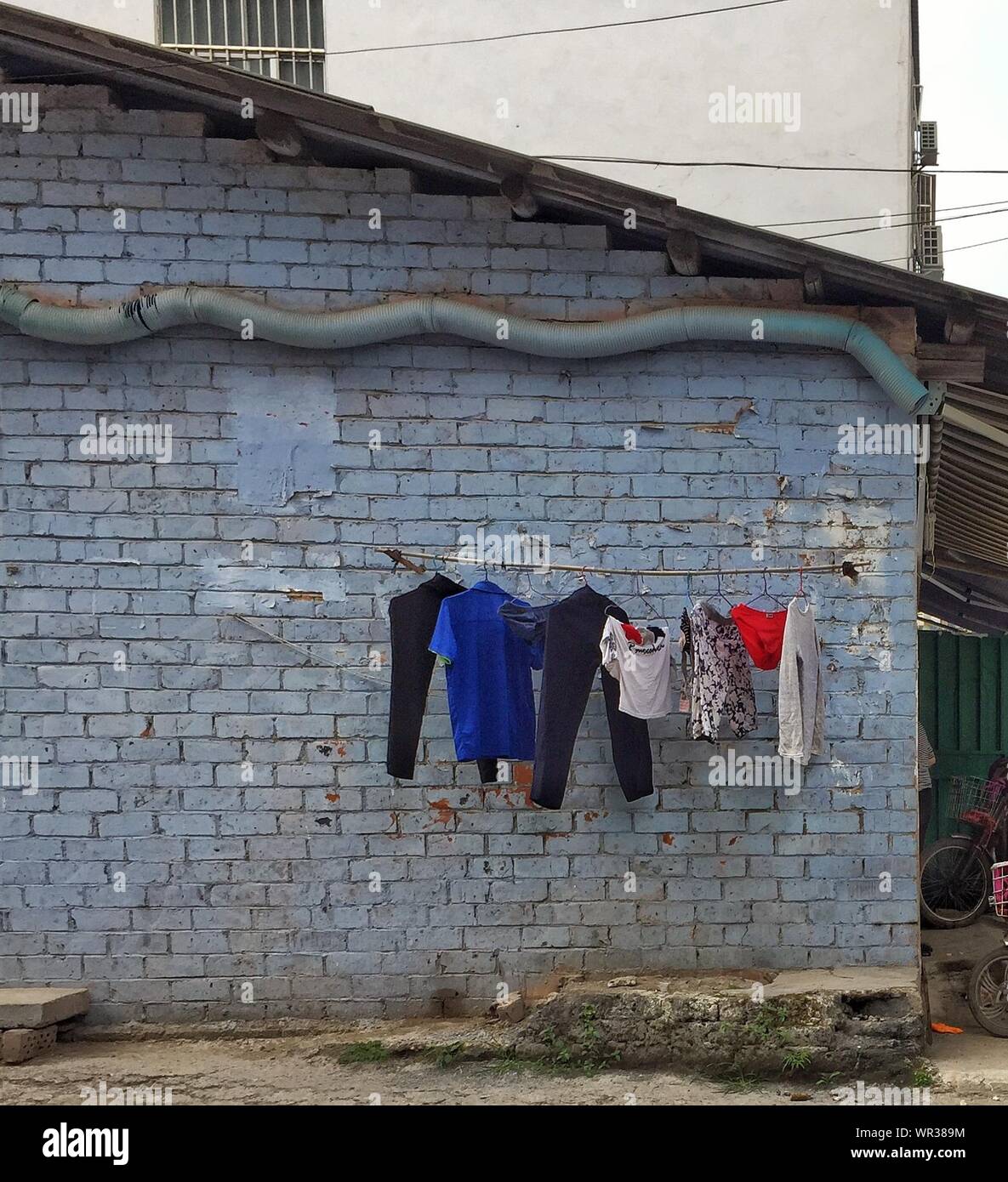 Clothes on washing line window hires stock photography and images Alamy