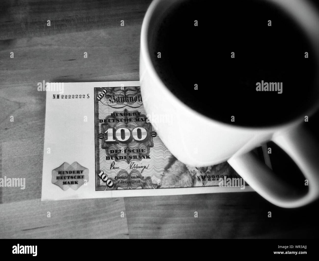 Download Coffee Cup Paper High Resolution Stock Photography And Images Alamy