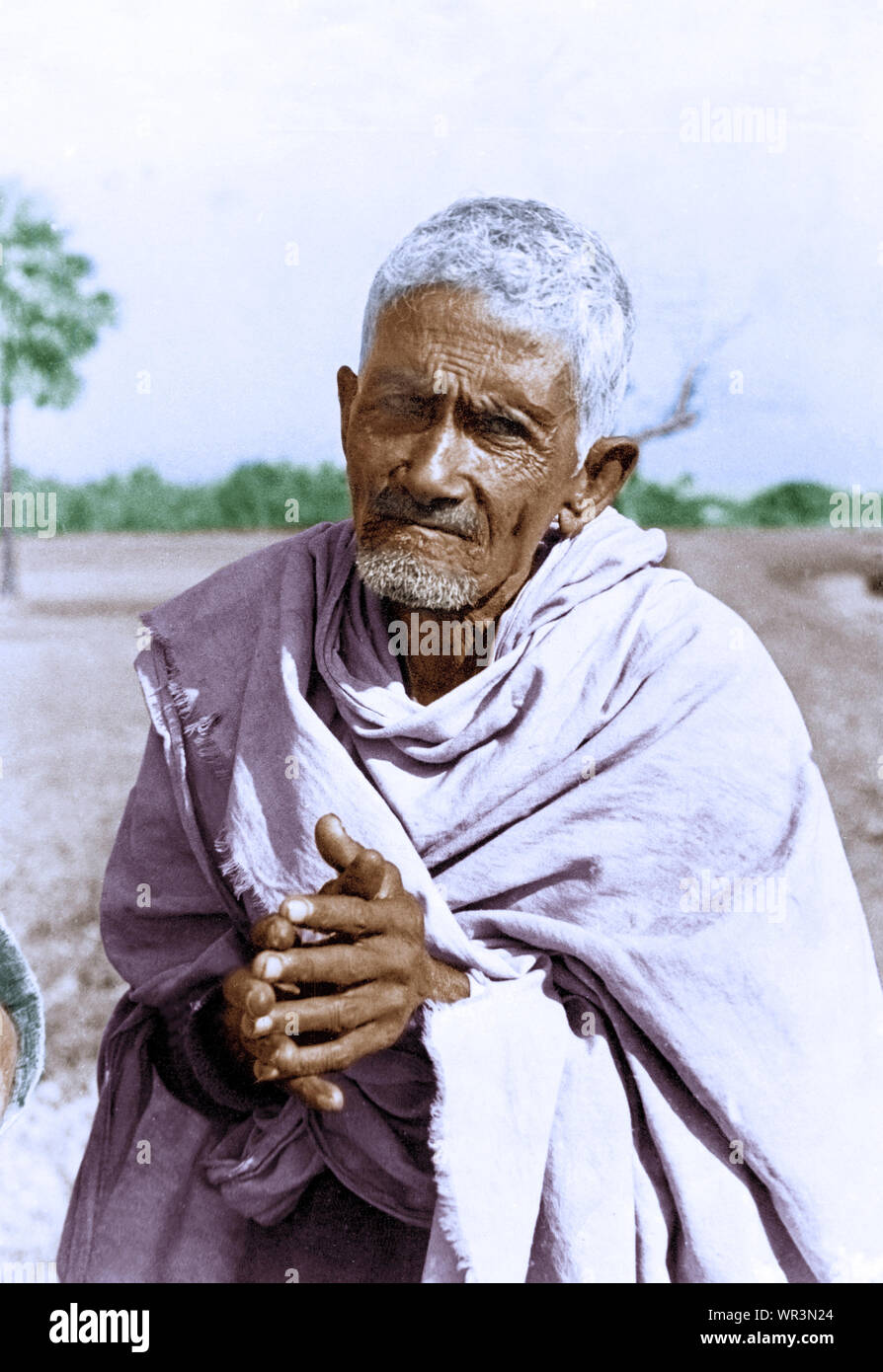 Man waiting to meet Mahatma Gandhi, East Bengal, Bangladesh, Asia, January 1947 Stock Photo