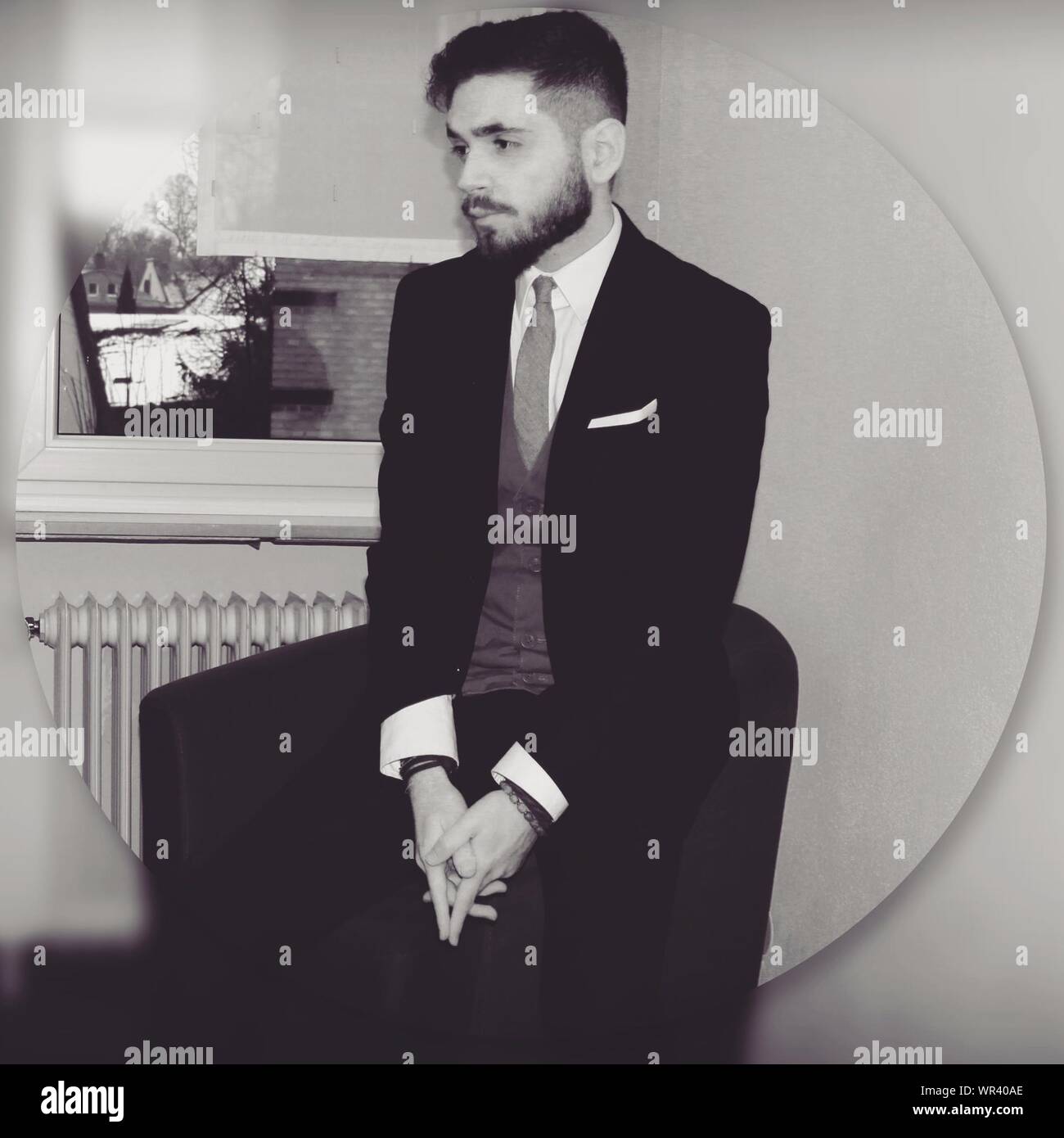 Full length young man in suit hi-res stock photography and images - Alamy