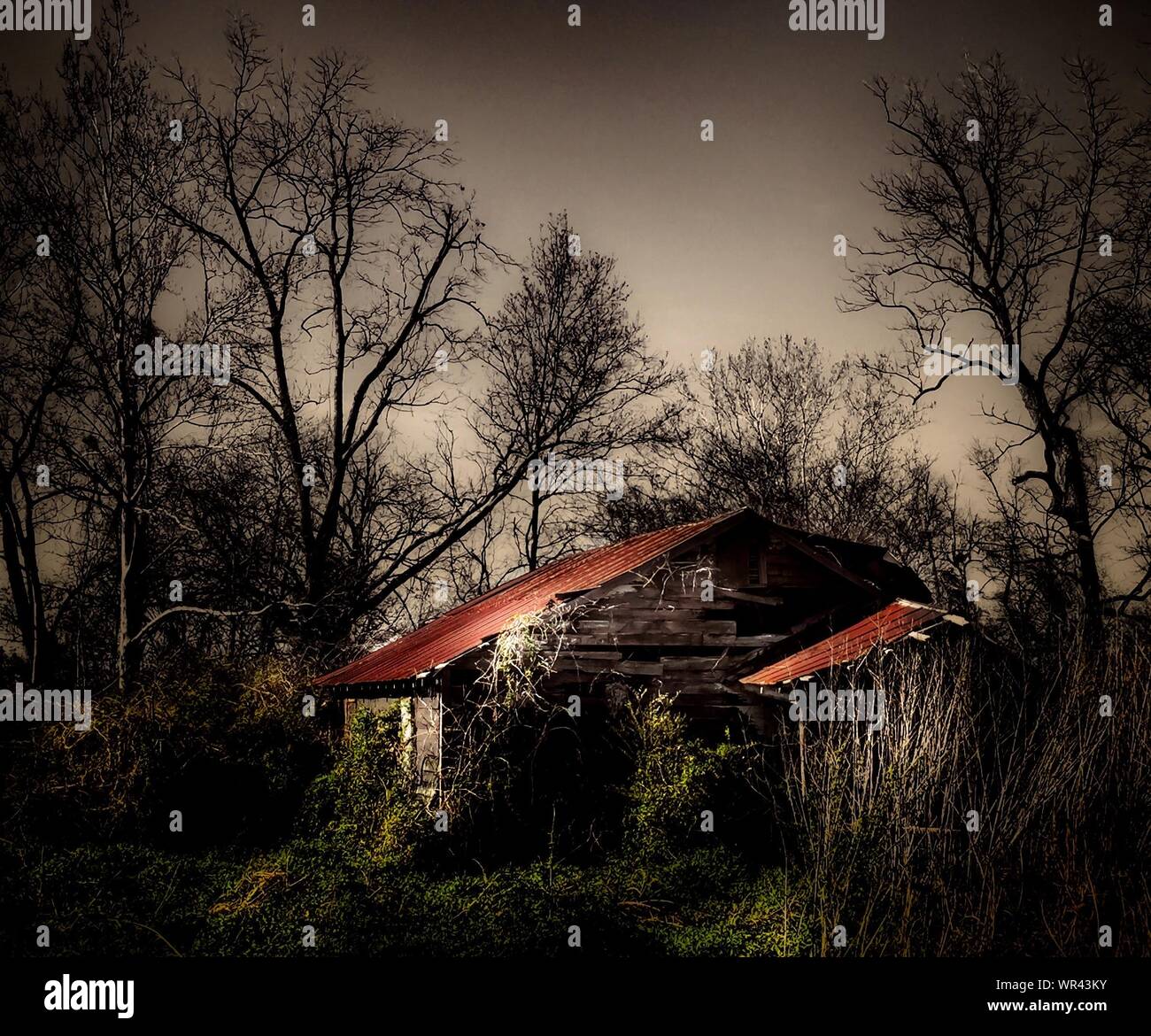 Log Cabin Exterior Night Stock Photos Log Cabin Exterior Night