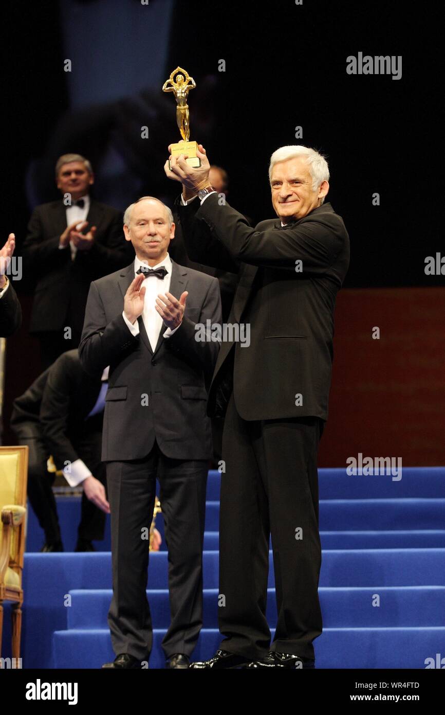 16.01.2010 Warsaw, Poland. Business Center Club Gala. Pictured: Jerzy Buzek, Janusz Lewandowski Stock Photo