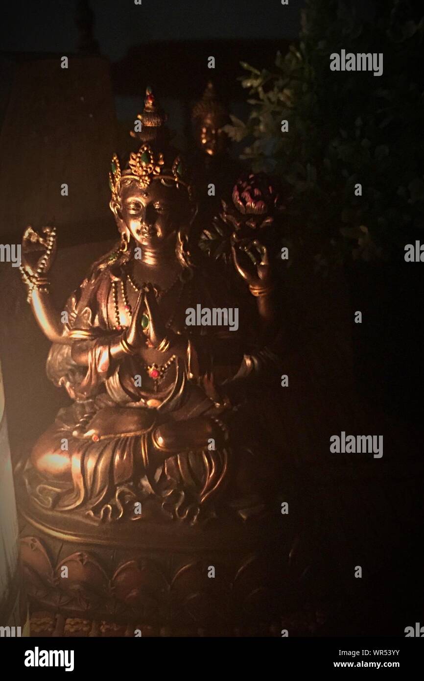 Goddess statue hi-res stock photography and images - Alamy