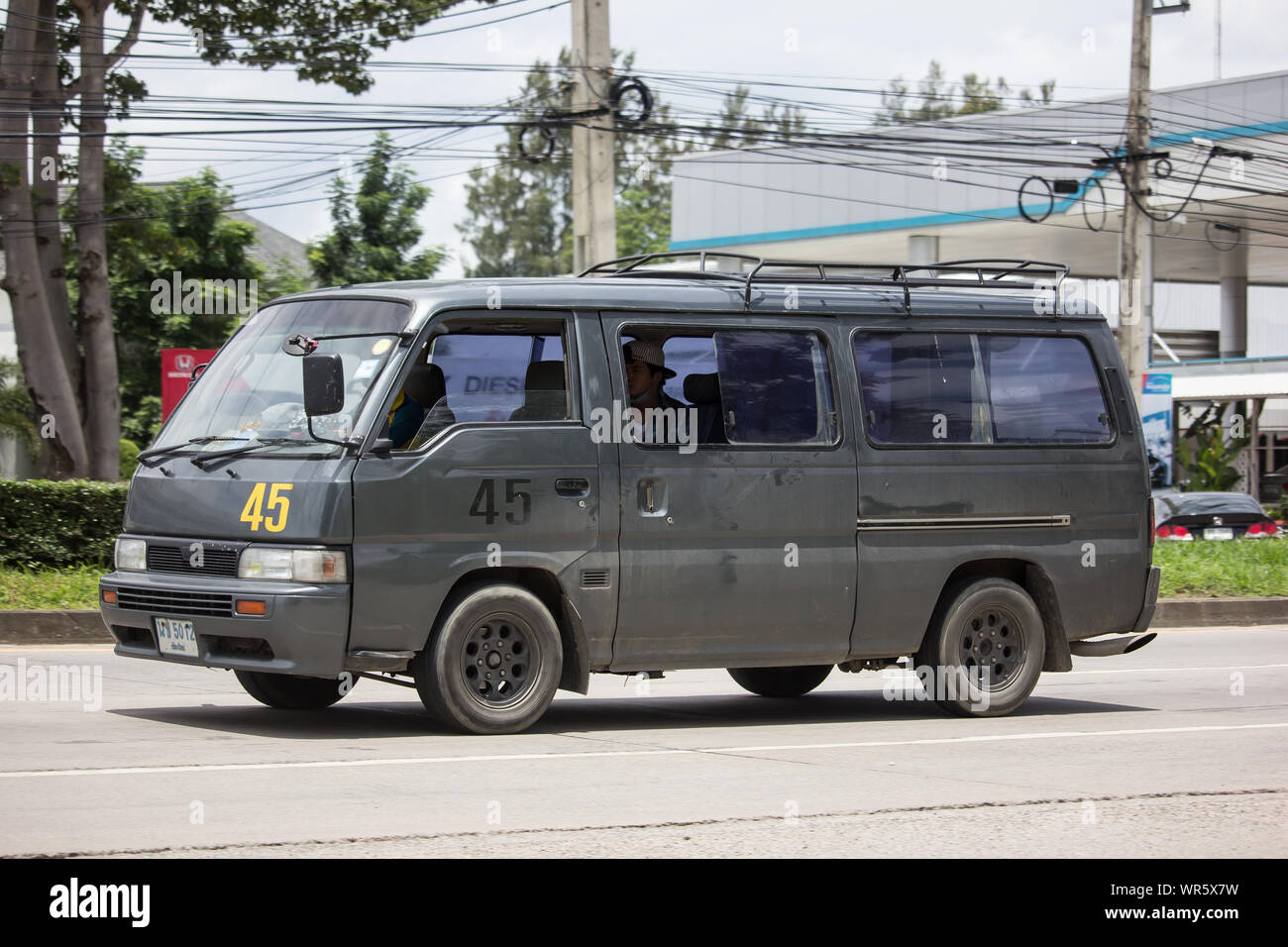 nissan urvan old model