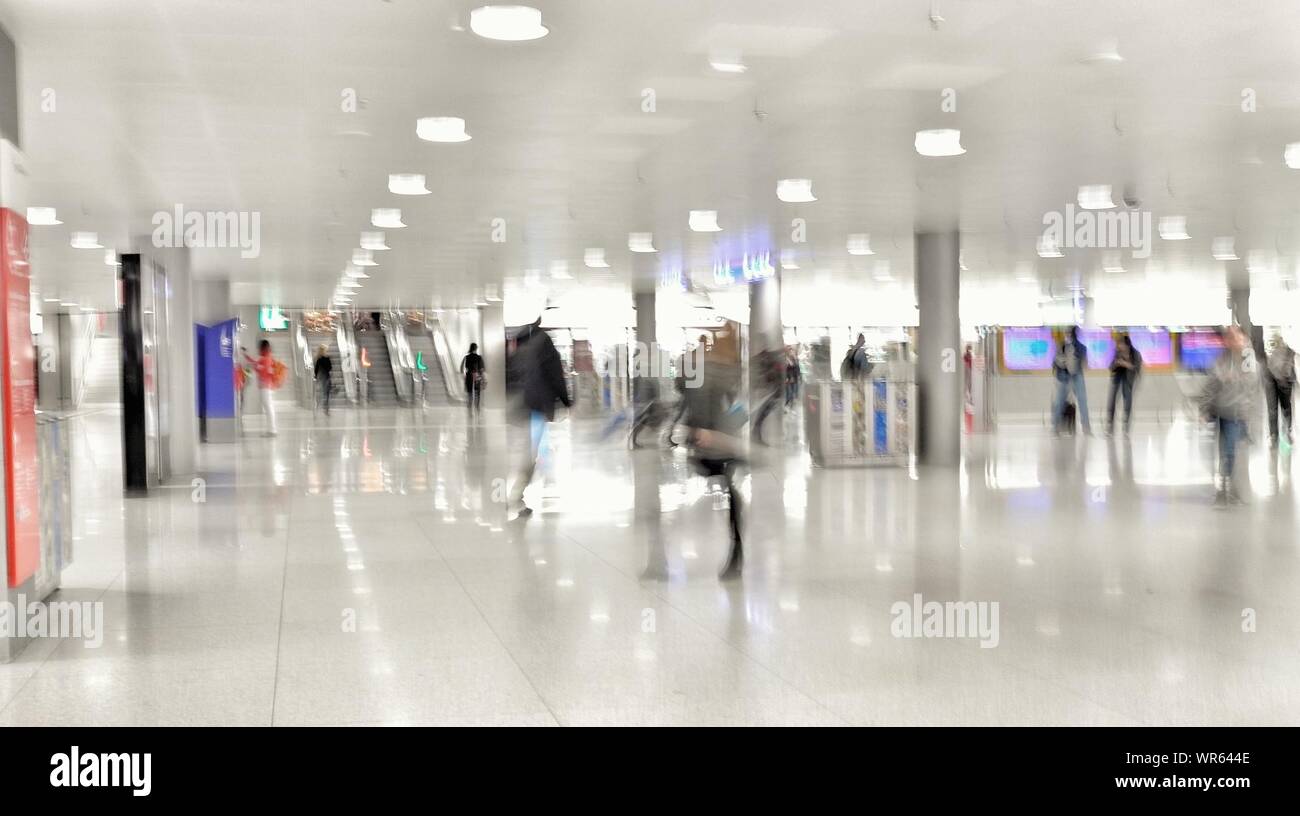 Blurred people hi-res stock photography and images - Alamy