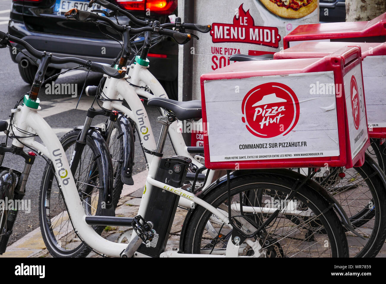 Pizza Hut delivery bicycles, Vincennes, Val-de-Marne, Île-de-France, France Stock Photo