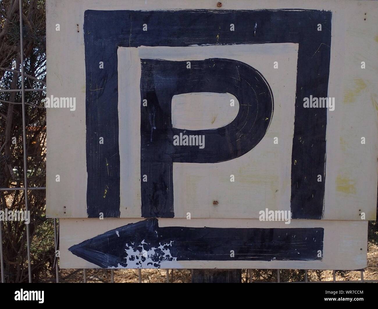 P no parking sign hi-res stock photography and images - Alamy