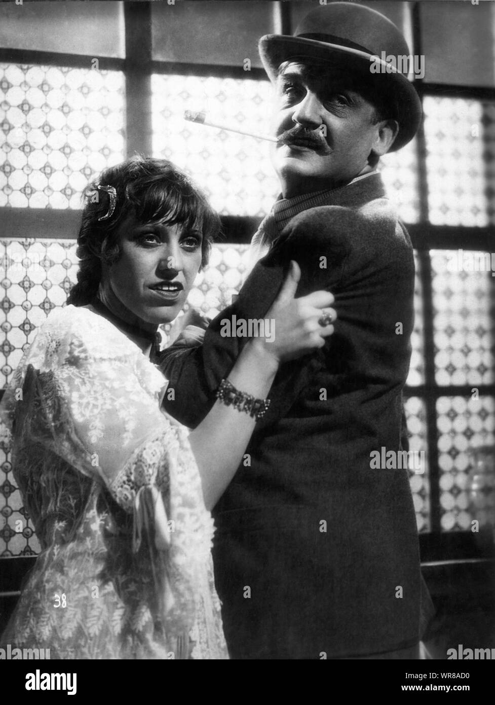 Threepenny opera hi-res stock photography and images - Alamy