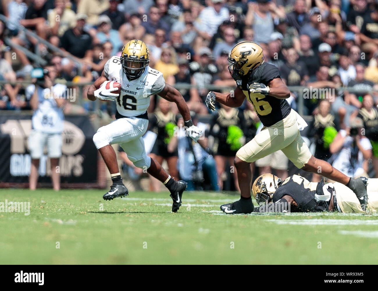 West Lafayette, Indiana, USA. 07th Sep, 2019. Vanderbilt wide receiver Kalija Lipscomb (16) runs with the ball as Purdue linebacker Jaylan Alexander (36) pursues during NCAA football game action between the Vanderbilt Commodores and the Purdue Boilermakers at Ross-Ade Stadium in West Lafayette, Indiana. Purdue defeated Vanderbilt 42-24. John Mersits/CSM/Alamy Live News Stock Photo