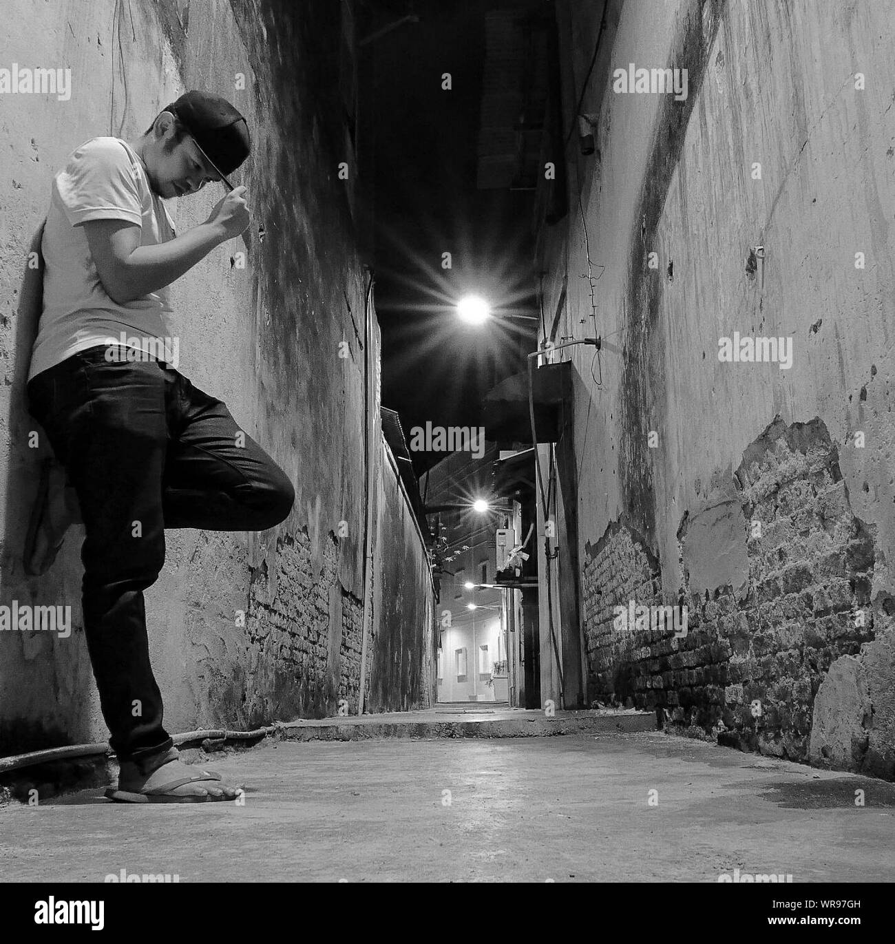 Man Alley Night Standing High Resolution Stock Photography And Images Alamy Man Alley Night Standing High Resolution Stock Photography And Images Alamy