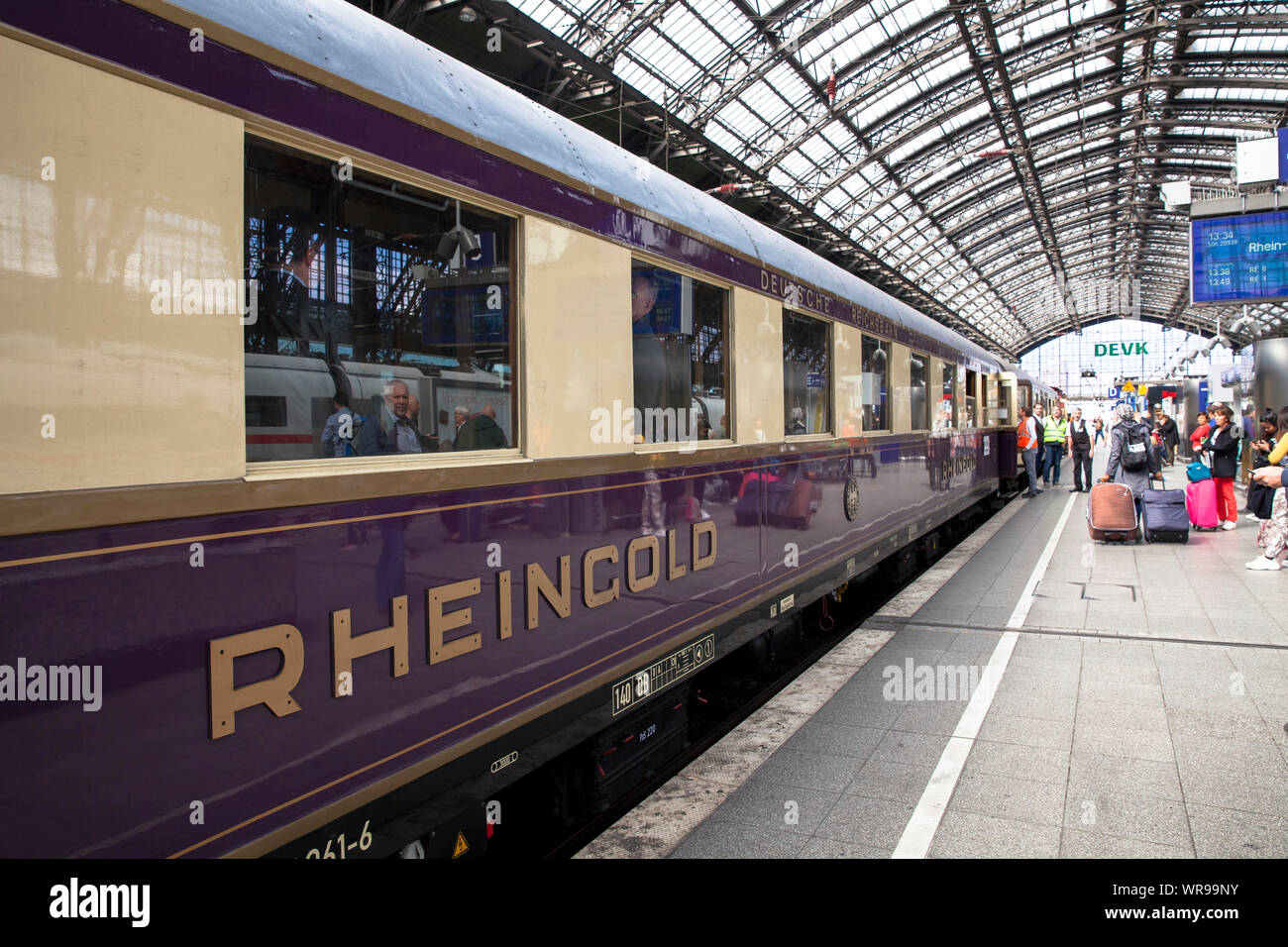 historical Rheingold train in the main station, Cologne, Germany.  historischer Rheingold Zug im Hauptbahnhof, Koeln, Deutschland. Stock Photo