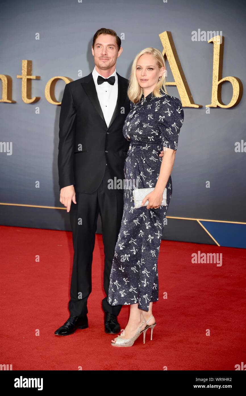 tag på sightseeing få grund Max Brown, Kate Phillips. "Downton Abbey" World Premiere, Cineworld,  Leicester Square, London. UK Stock Photo - Alamy