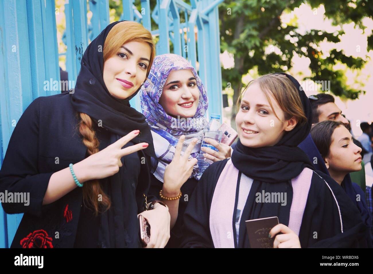 Women holding signs hi-res stock photography and images - Alamy