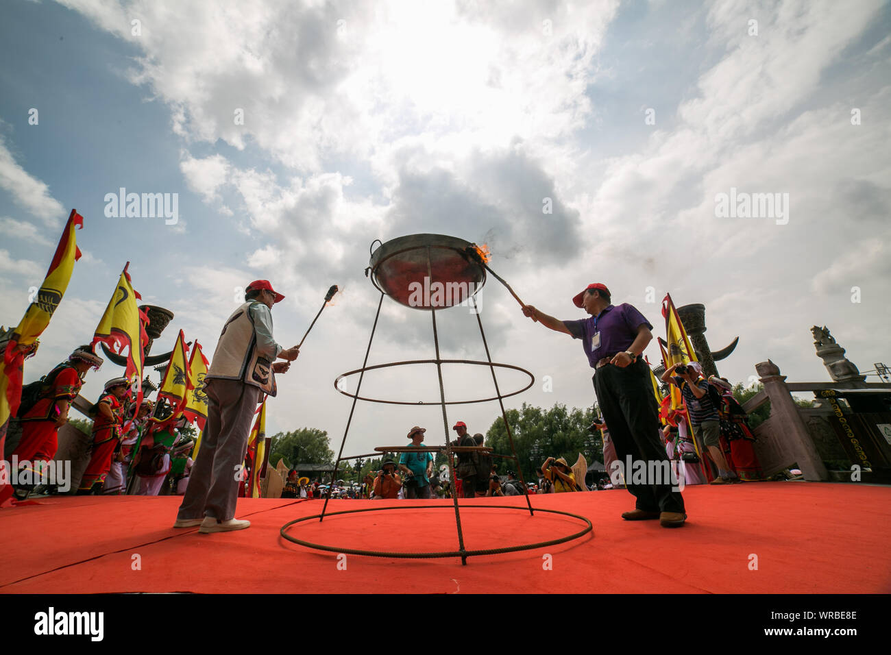 Chinese cauldron hi-res stock photography and images - Alamy