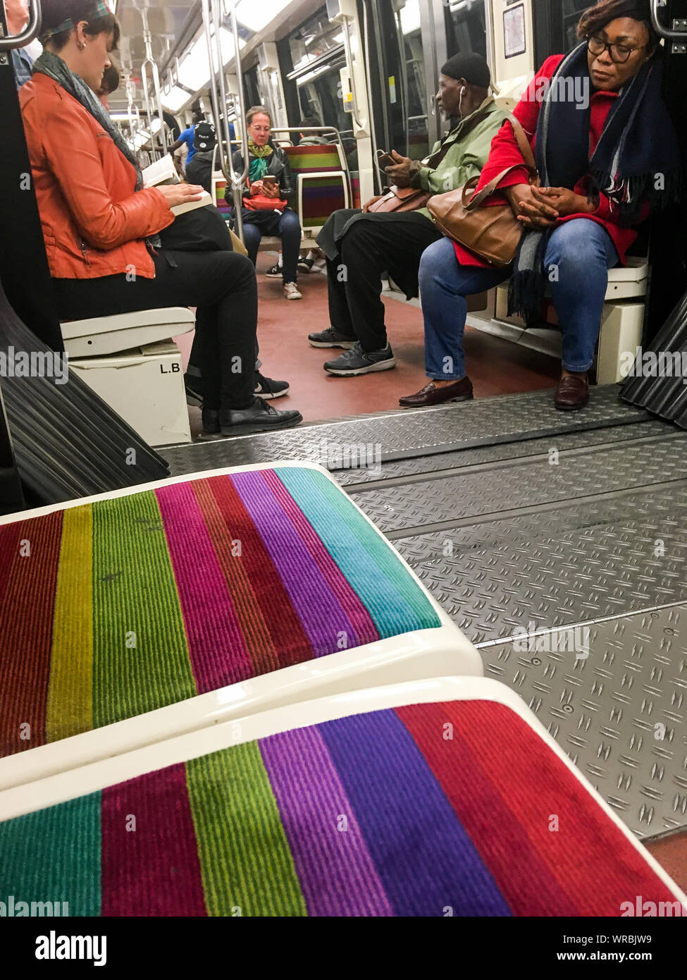 Paris metro line 1 hi-res stock photography and images - Alamy