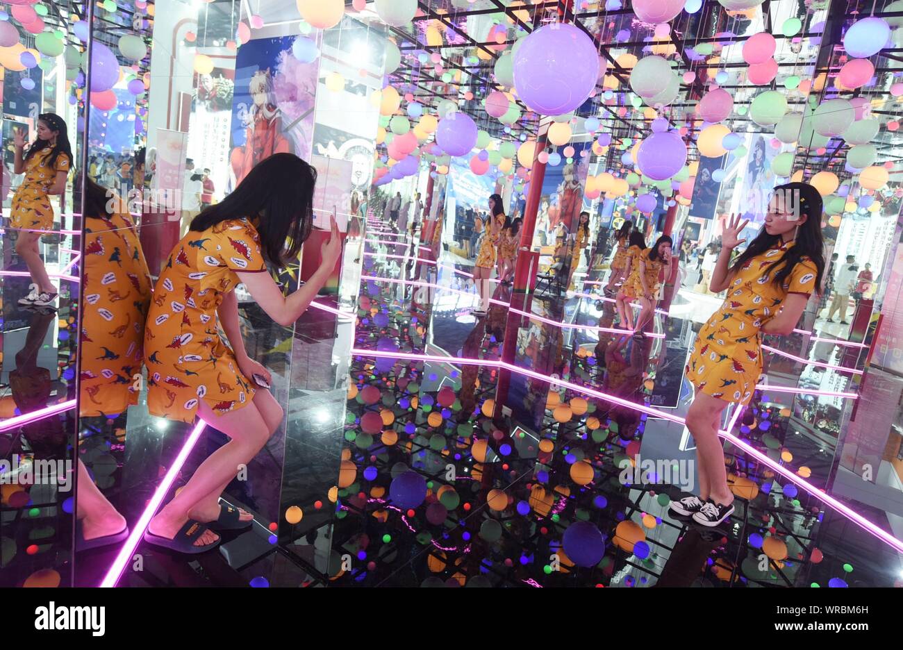 Mirror Maze Stock Photos Mirror Maze Stock Images Alamy