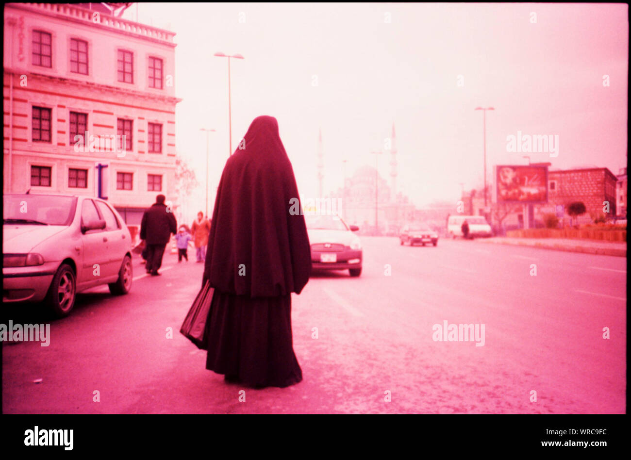 Pink burka hi-res stock photography and images - Alamy