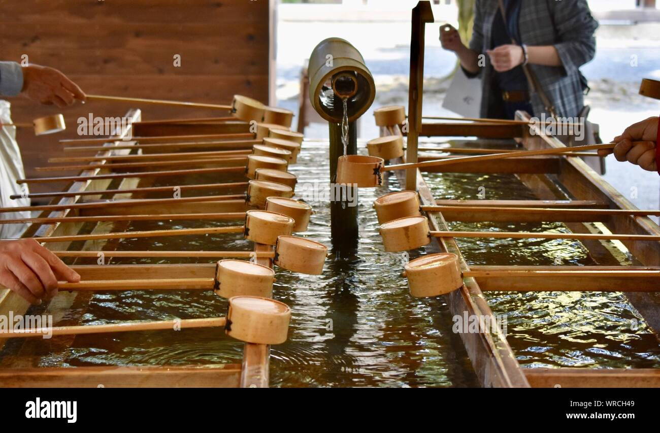 Shinto shrine ritual hi-res stock photography and images - Alamy