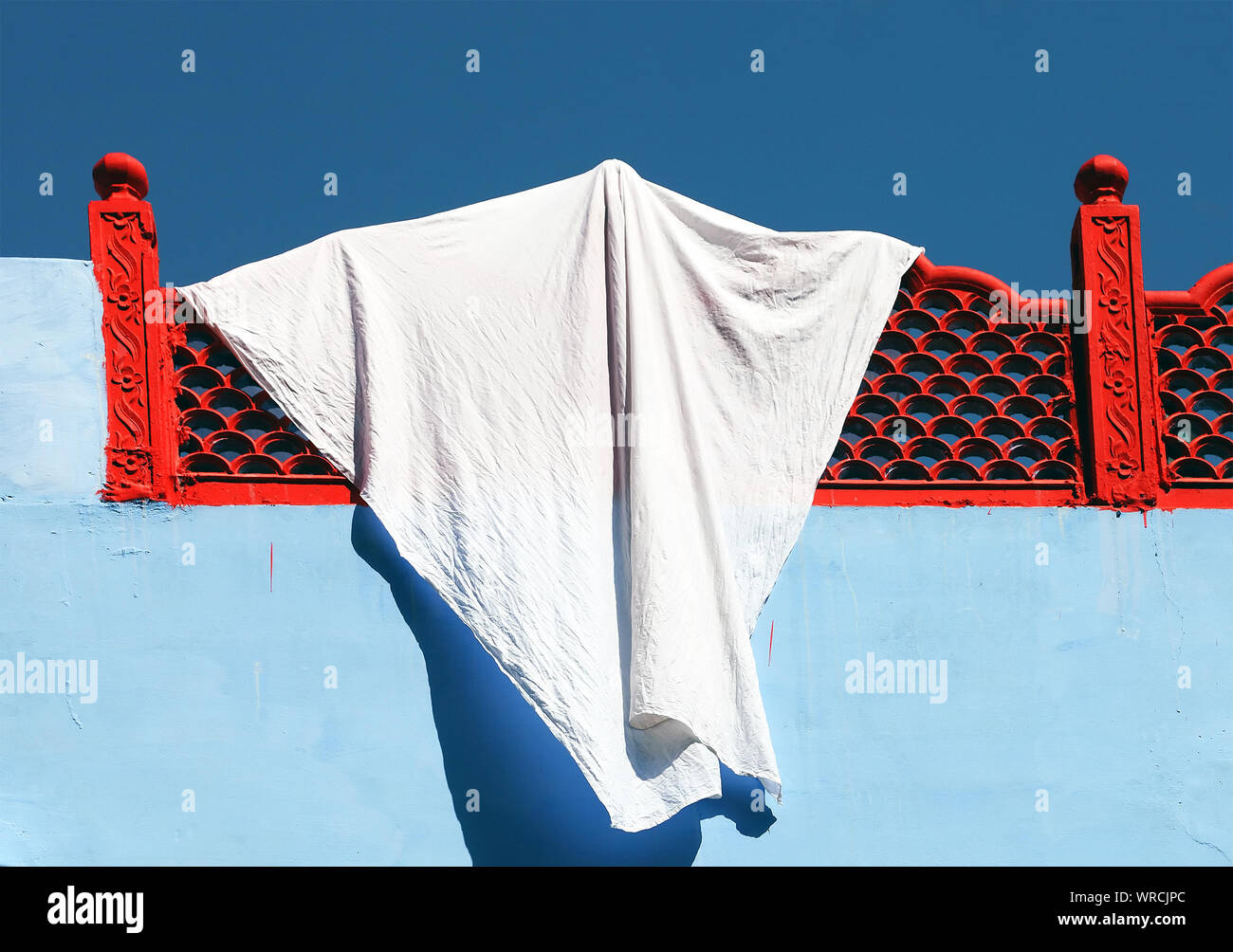 Building fabric hi-res stock photography and images - Alamy