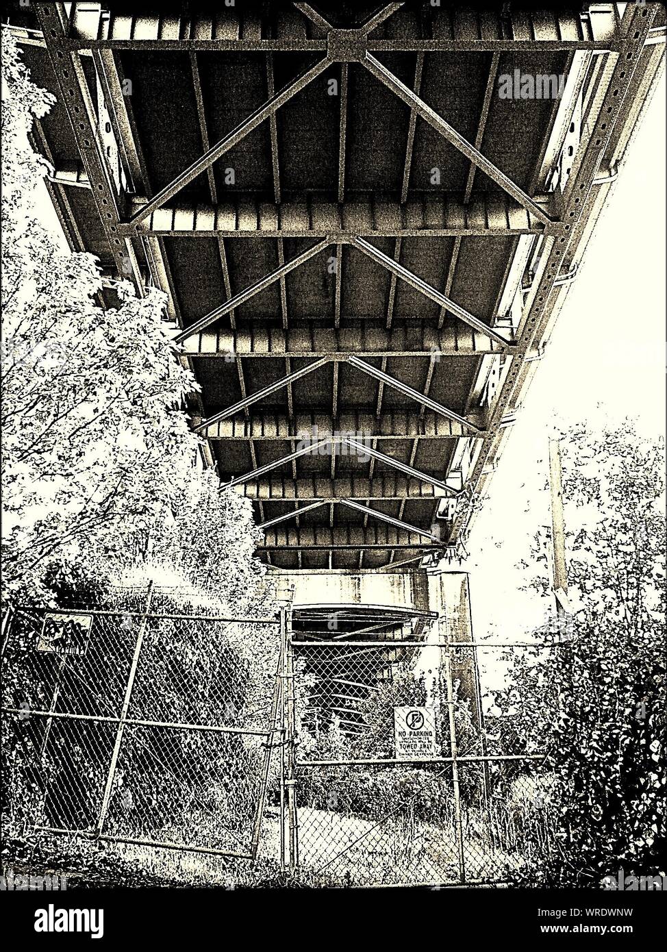 Chainlink bridge hi-res stock photography and images - Alamy