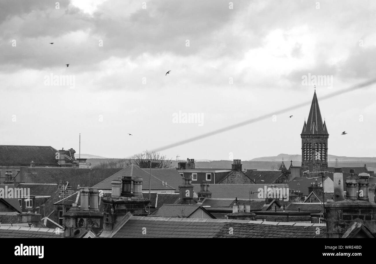 Rooftop building sky hi-res stock photography and images - Alamy