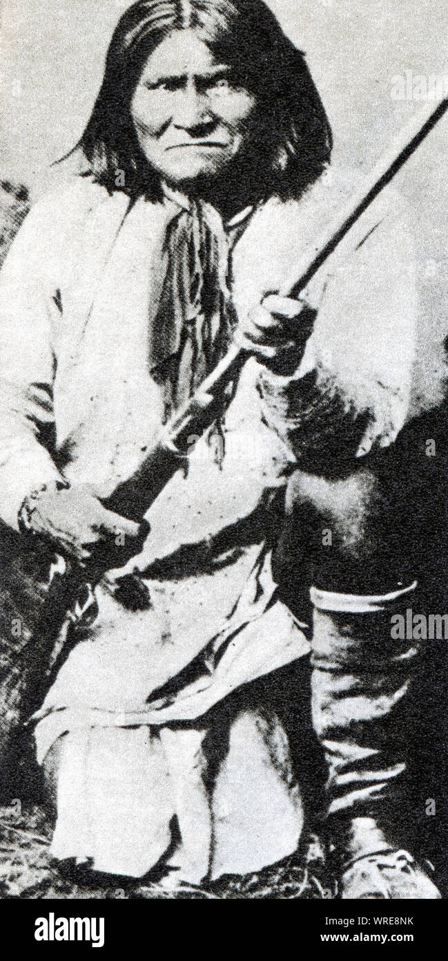 Geronimo Native American Leader Of The Chiricahua Apache With Rifle Stock Photo Alamy Geronimo Native American Leader Of The Chiricahua Apache With Rifle Stock Photo Alamy