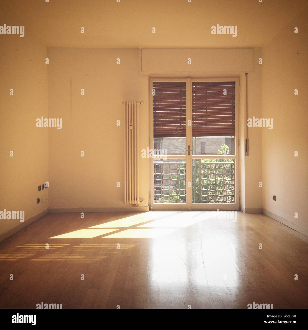 Empty home hi-res stock photography and images - Alamy