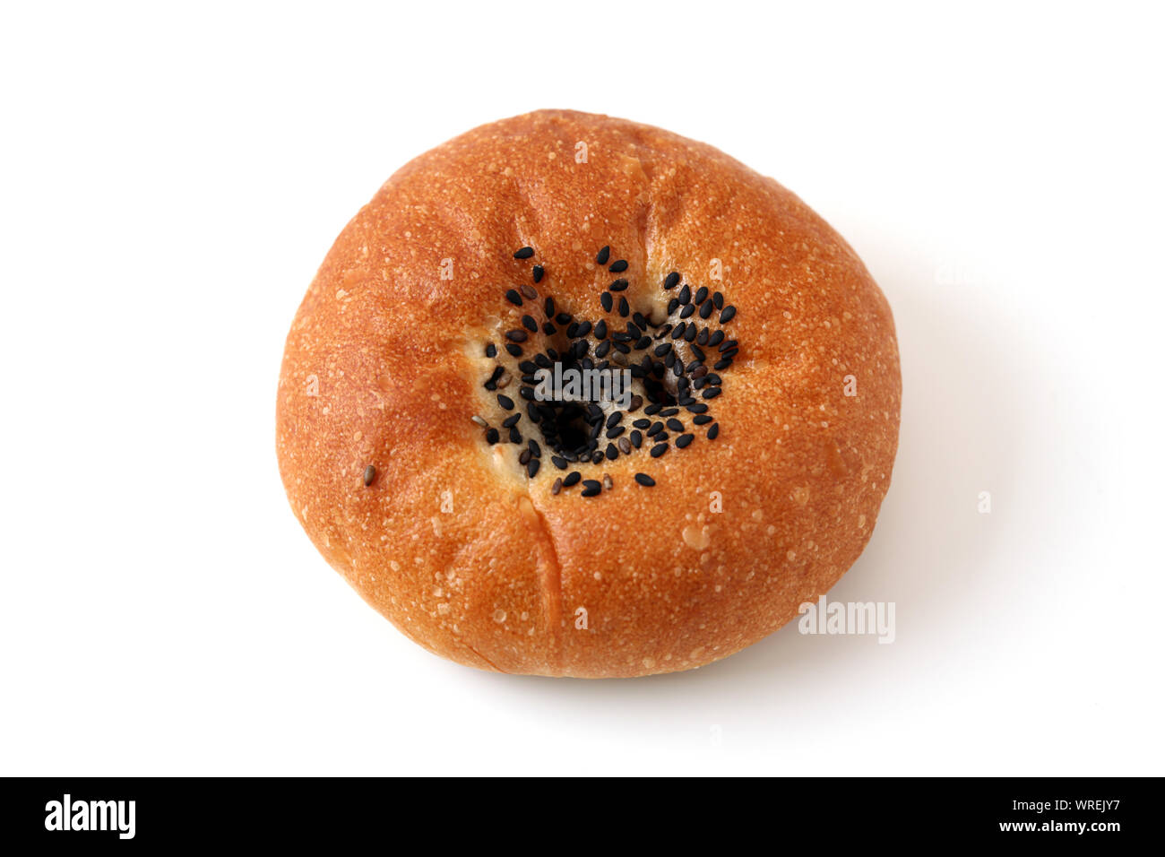 https://c8.alamy.com/comp/WREJY7/round-bread-sweet-red-bean-bun-closeup-isolated-on-white-background-WREJY7.jpg