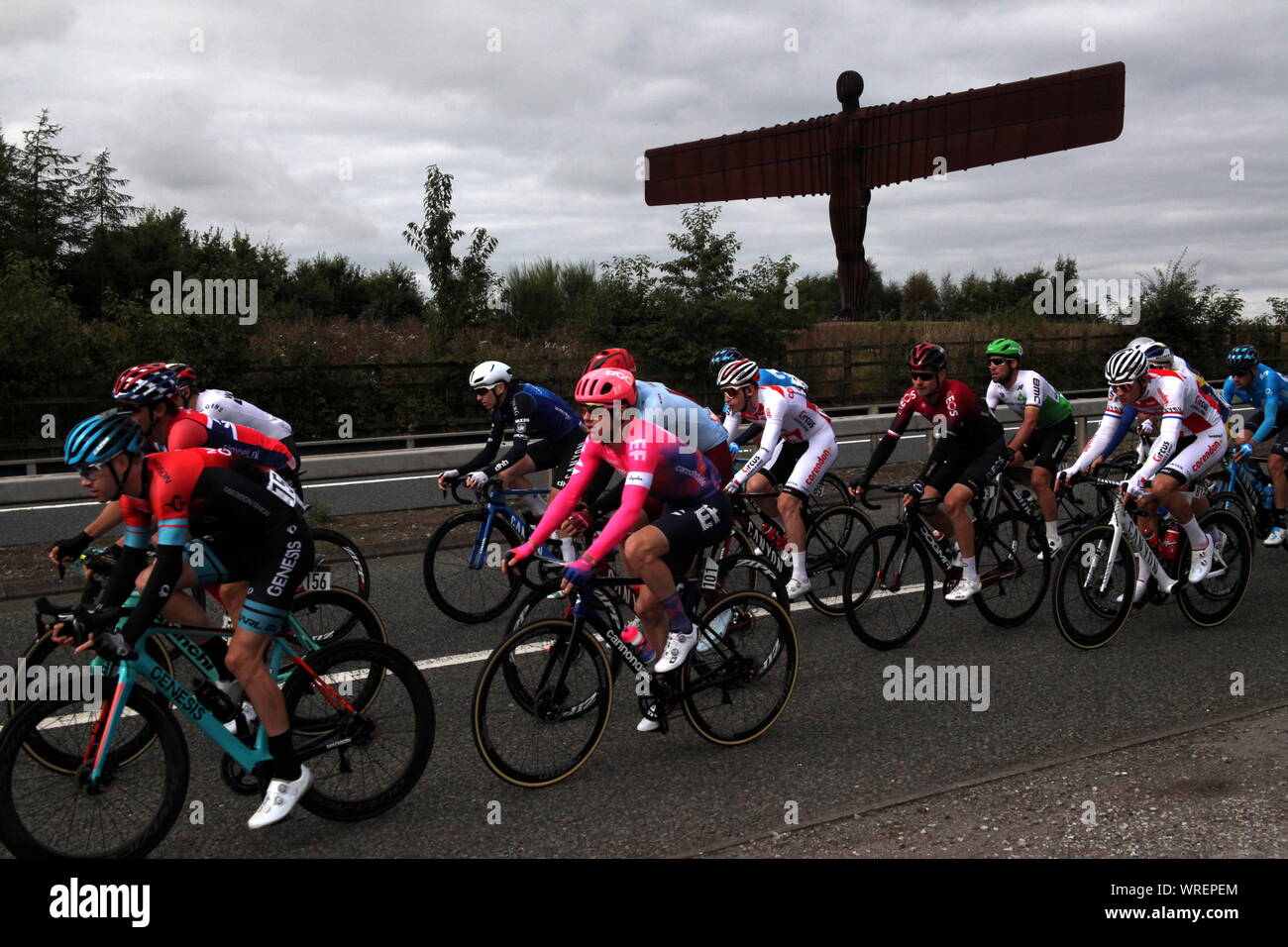 Gateshead, UK, 10th September, 2019, Stage four of Tour of Britain 2019 Cycling passing Anthony Gormley’s world-famous Angel of the North sculpture, Credit:DavidWhinham/Alamy Live News Stock Photo
