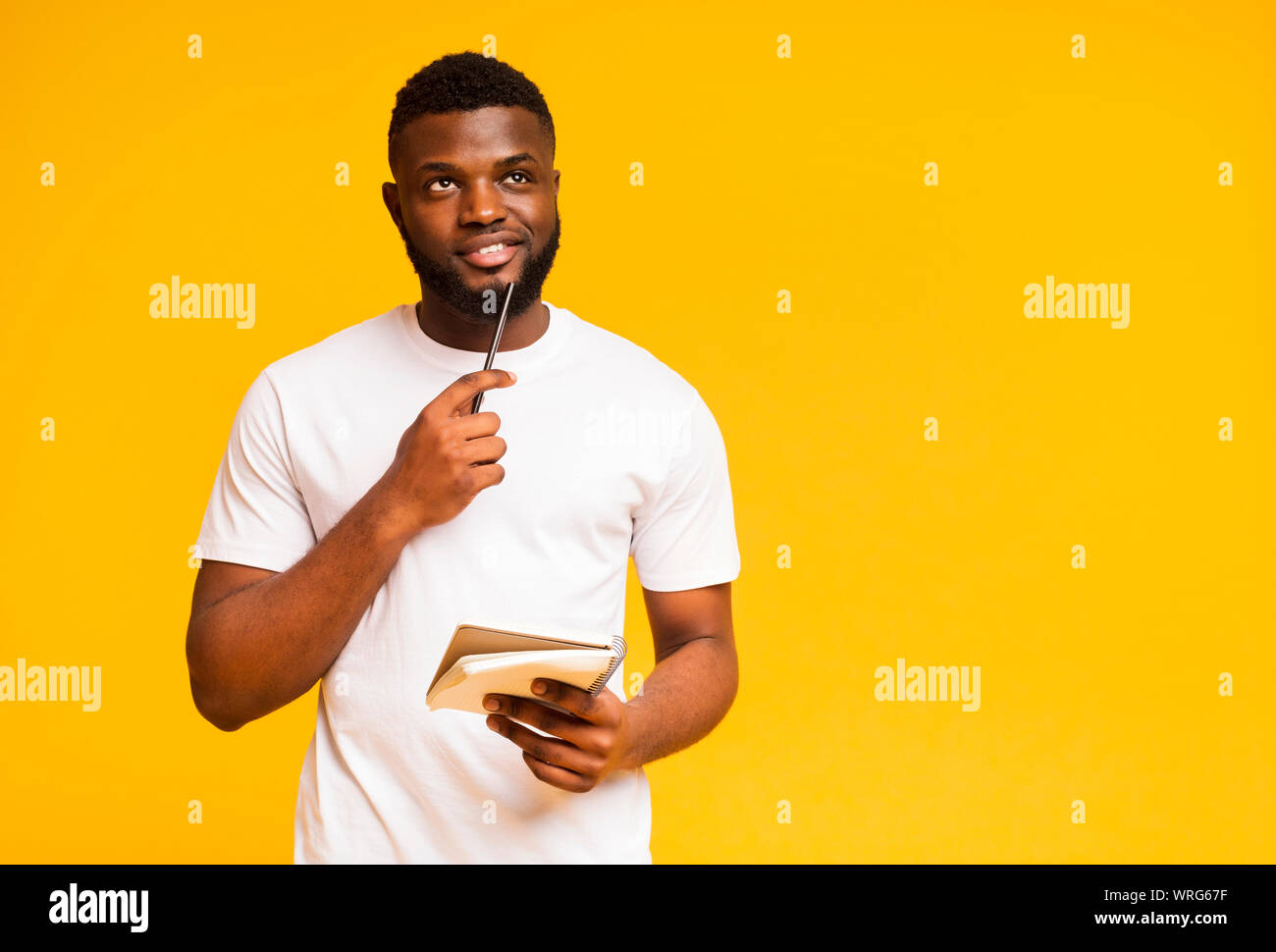 Check list in notebook hi-res stock photography and images - Alamy