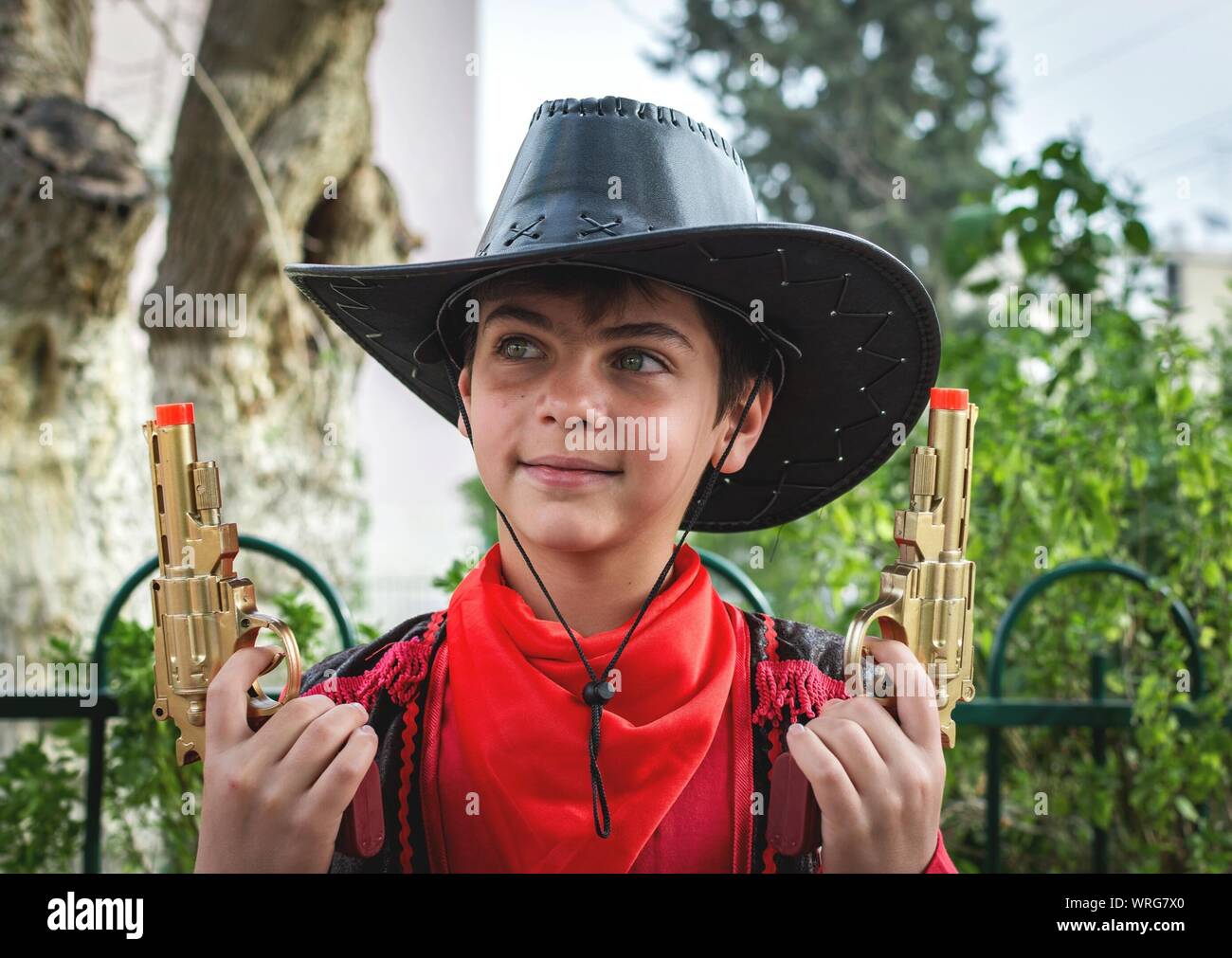 Imitation guns hires stock photography and images Alamy