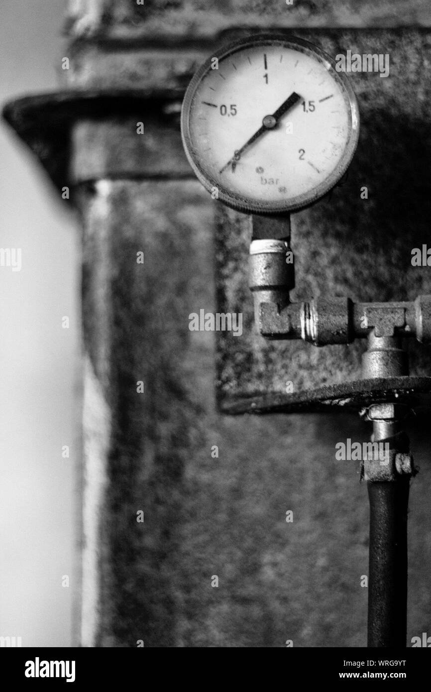 Close up pressure gauge Black and White Stock Photos & Images - Alamy