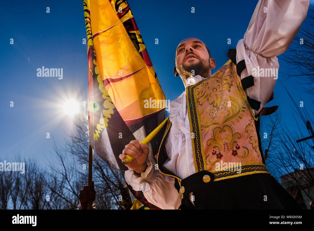 Through Ing Flags Sbandieratore palio siena hi-res stock photography and images - Alamy