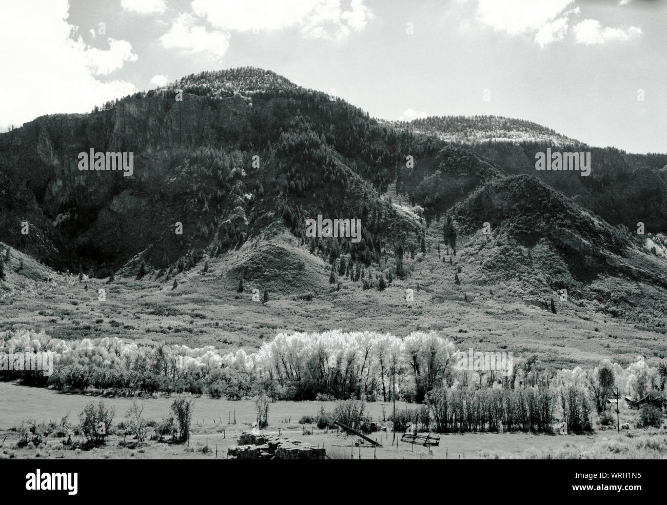 Black white country mountains hi-res stock photography and images - Alamy