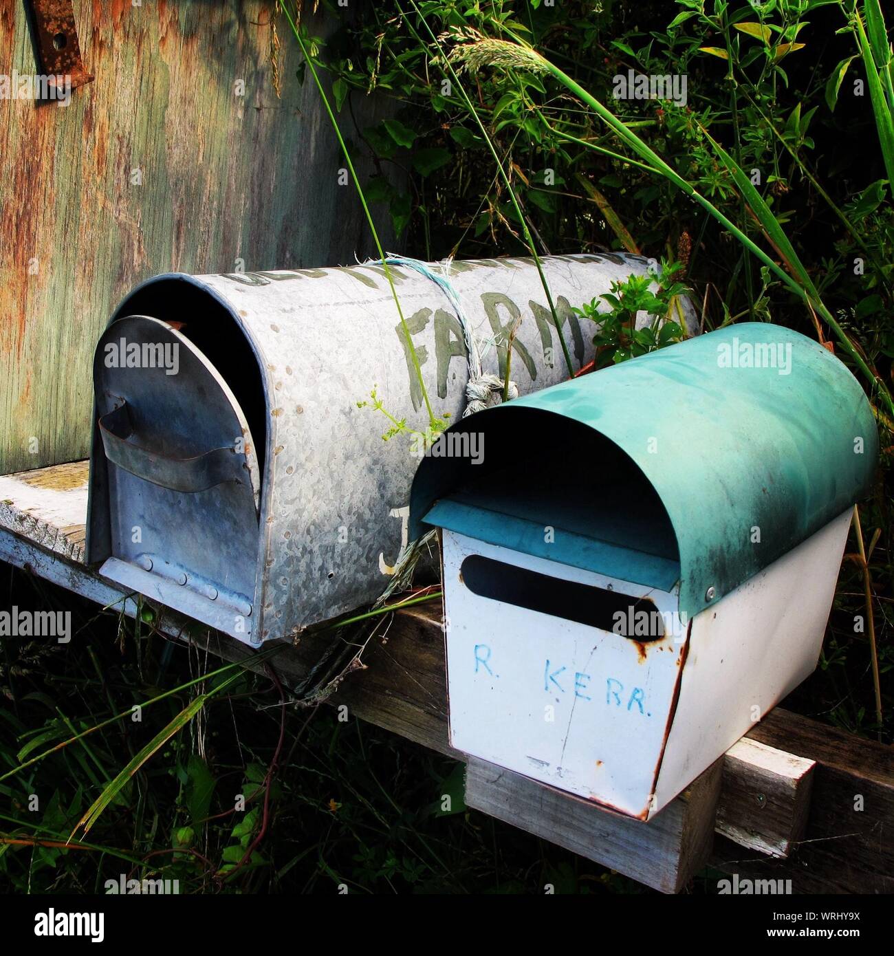 Old metal mailbox mailboxes hires stock photography and images Alamy