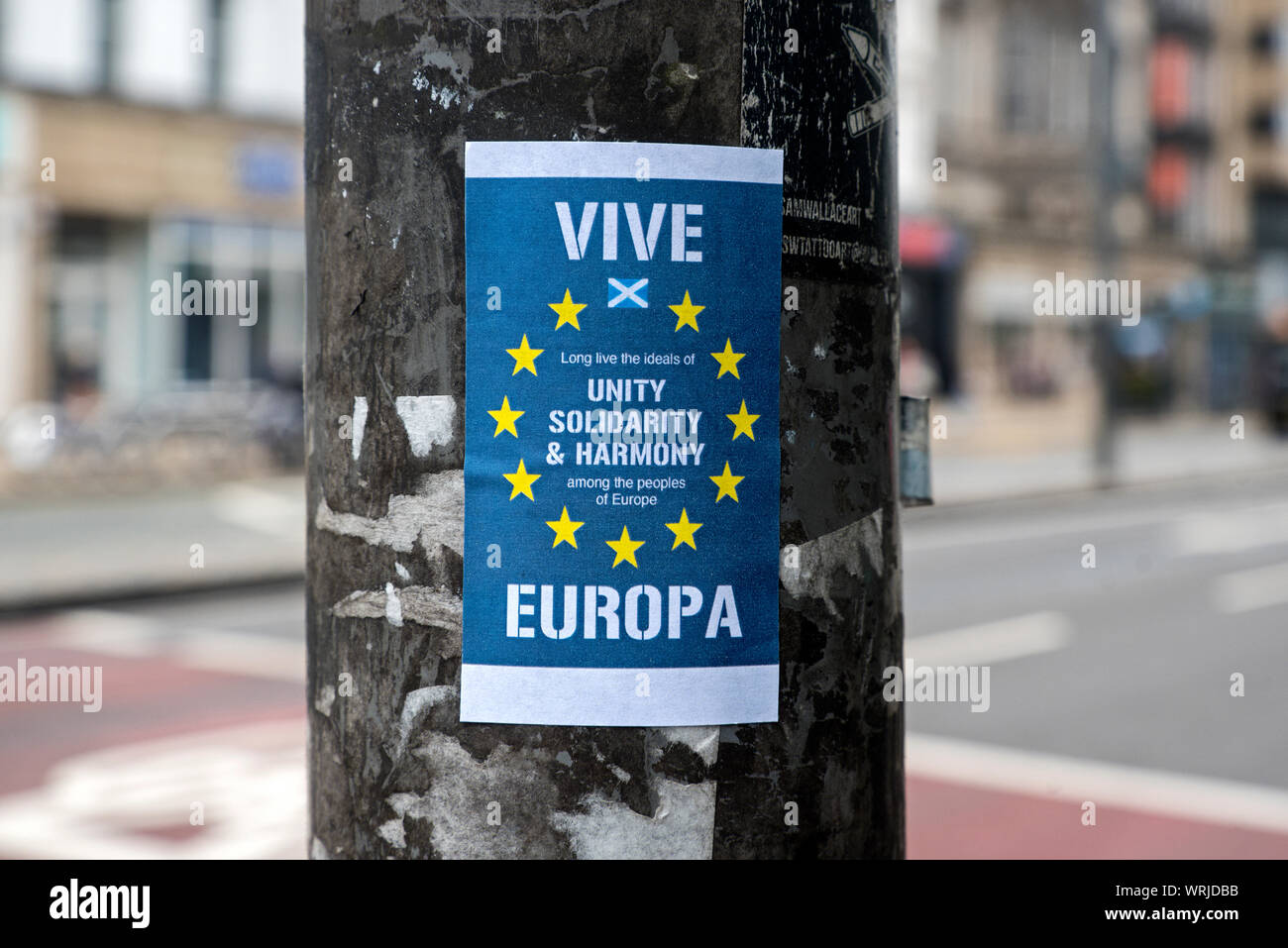 Pro Europe "Vive Europa" sticker on a lampost on Princes Street, Edinburgh, Scotland, UK. Stock Photo