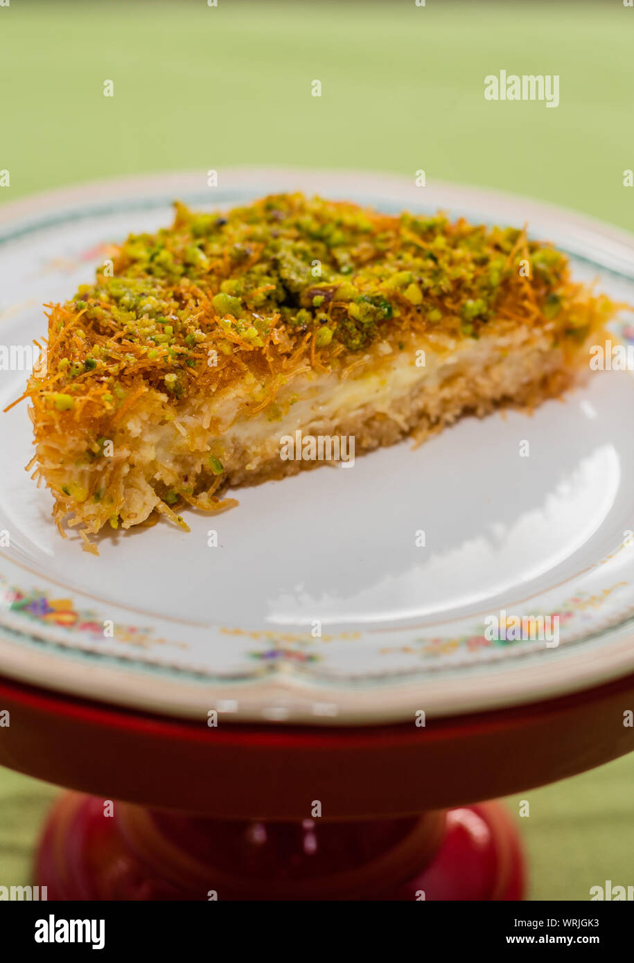 Turkish/Palestinian sweet dish Kunafa Stock Photo Alamy