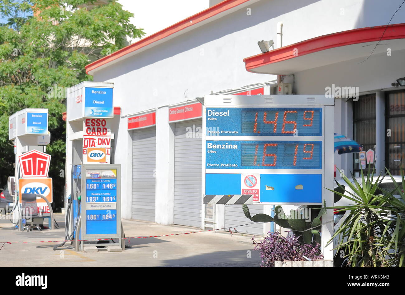 Gas station rome hires stock photography and images Alamy