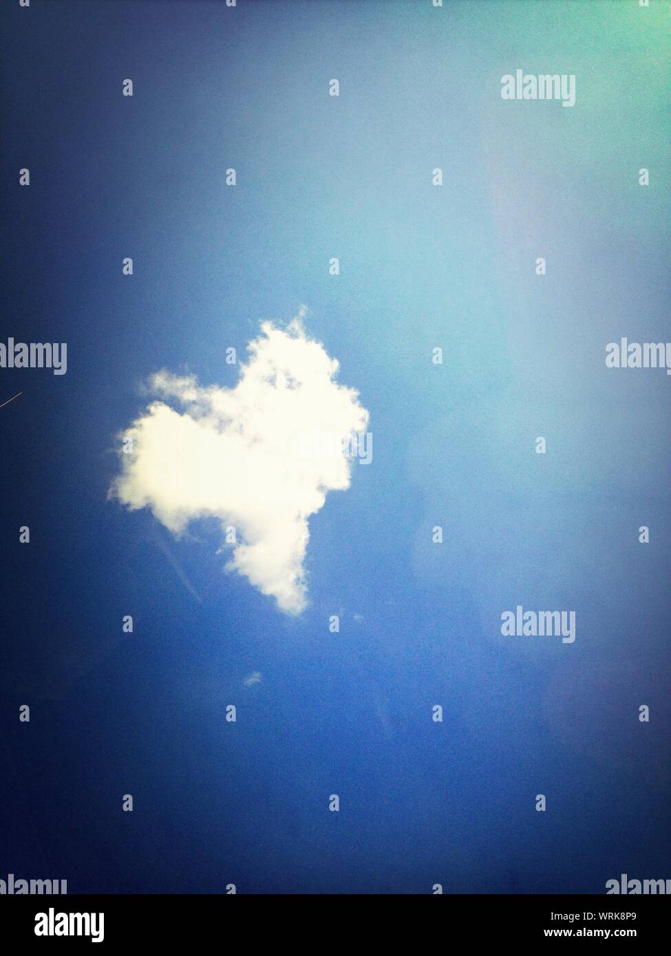 Cloud clear sky hi-res stock photography and images - Alamy