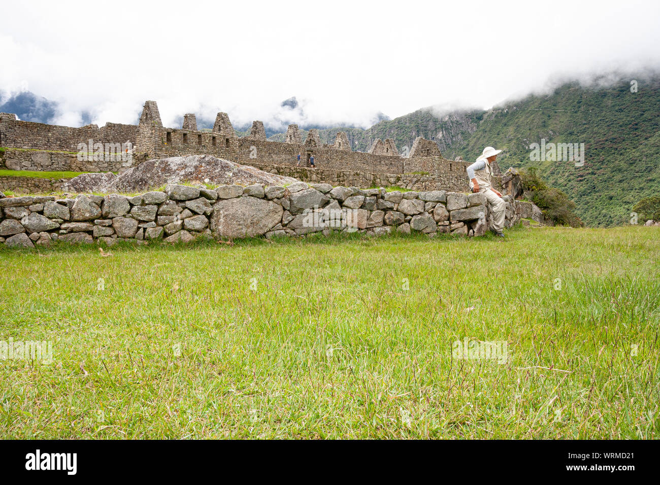 Female machu picchu hi-res stock photography and images - Alamy