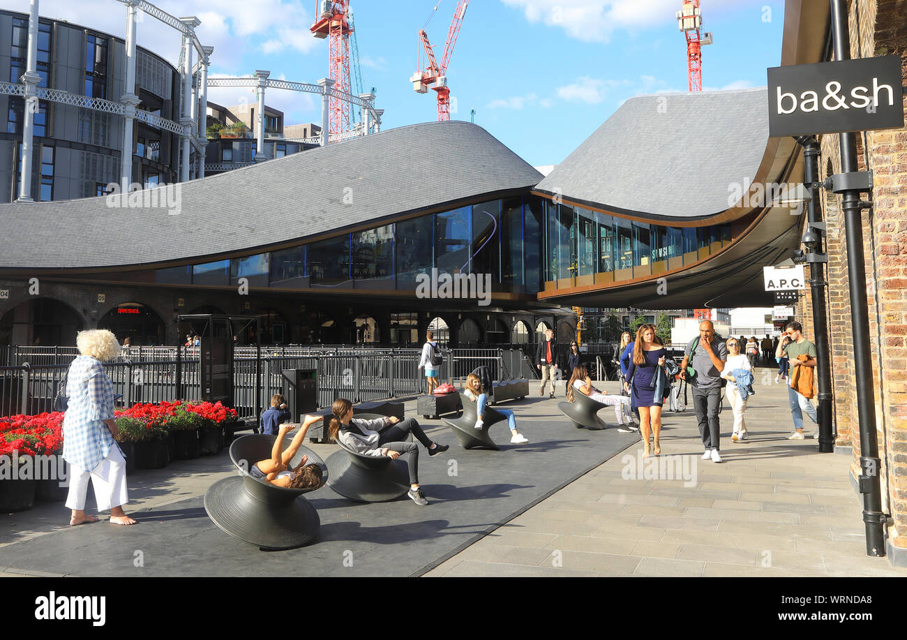 Samsung Shop High Resolution Stock Photography And Images Alamy