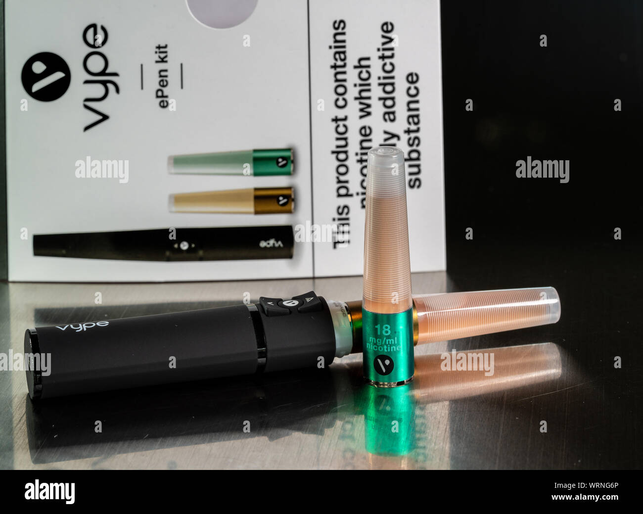 Electronic cigarette charger liquid hi-res stock photography and images