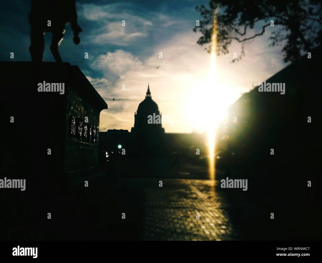 Sun Behind The Buildings High Resolution Stock Photography and Images ...