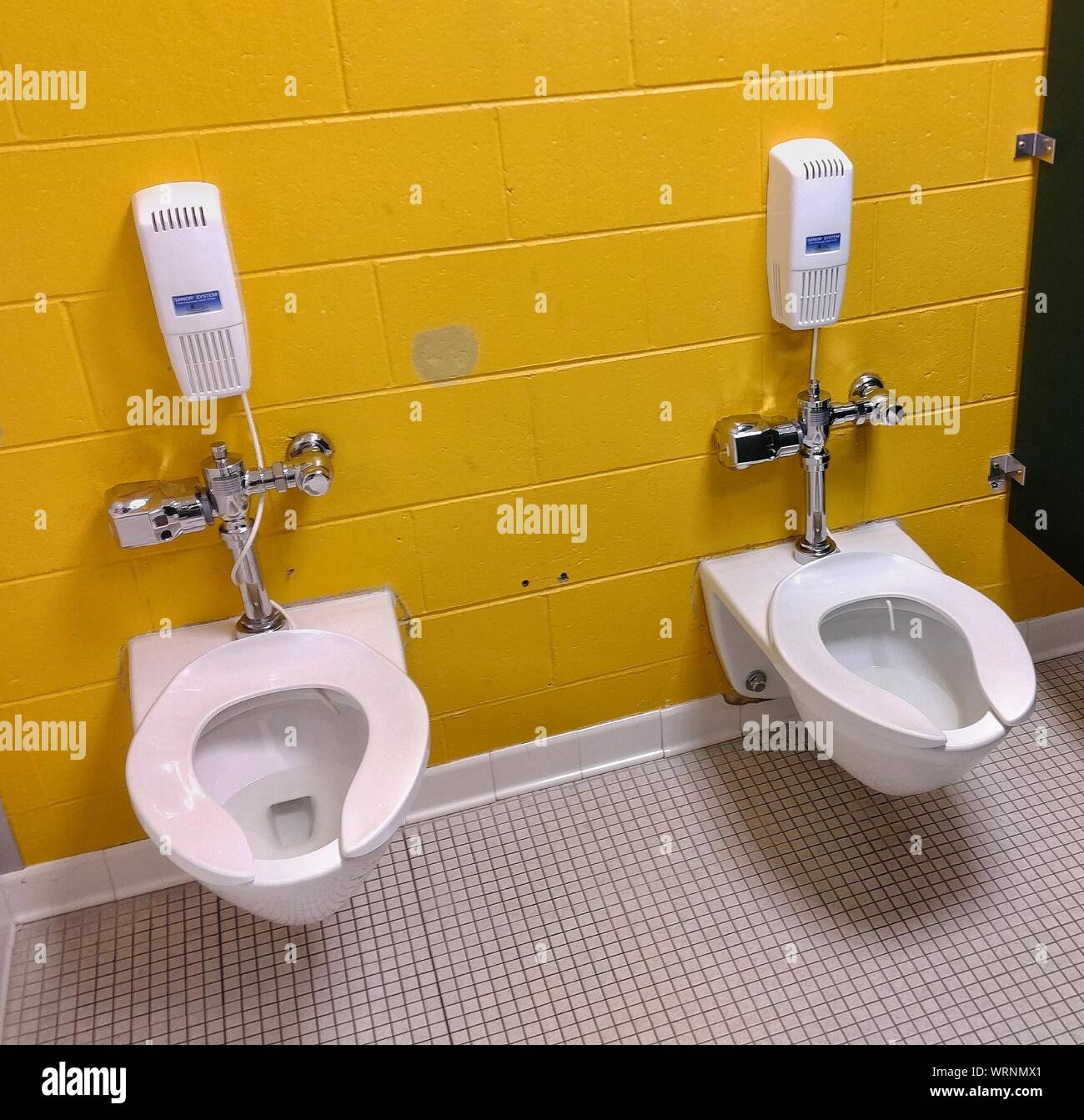 Toilet Bowls Stock Photos & Toilet Bowls Stock Images Alamy