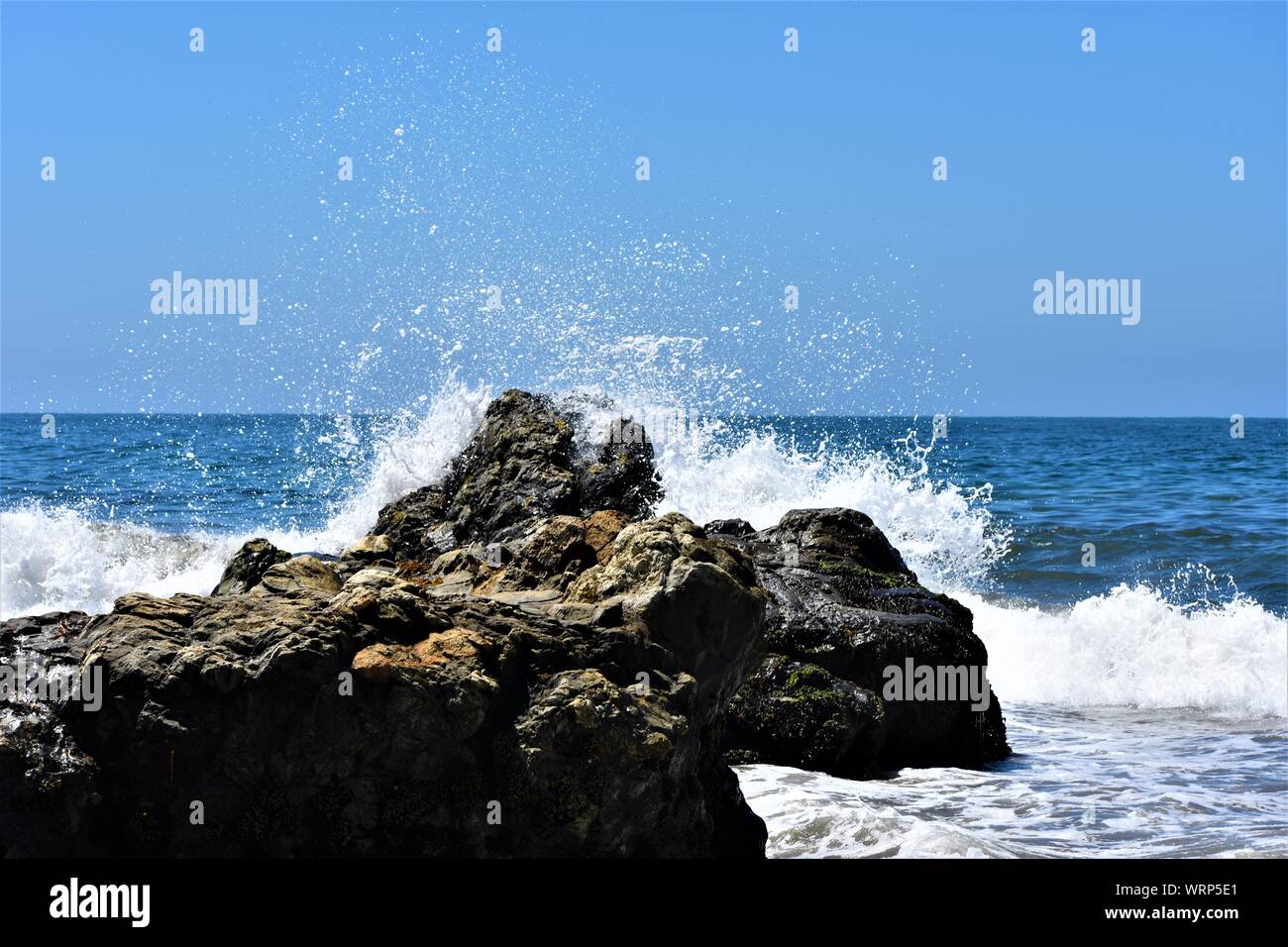 Ocean waves and rocky beaches hi-res stock photography and images - Alamy