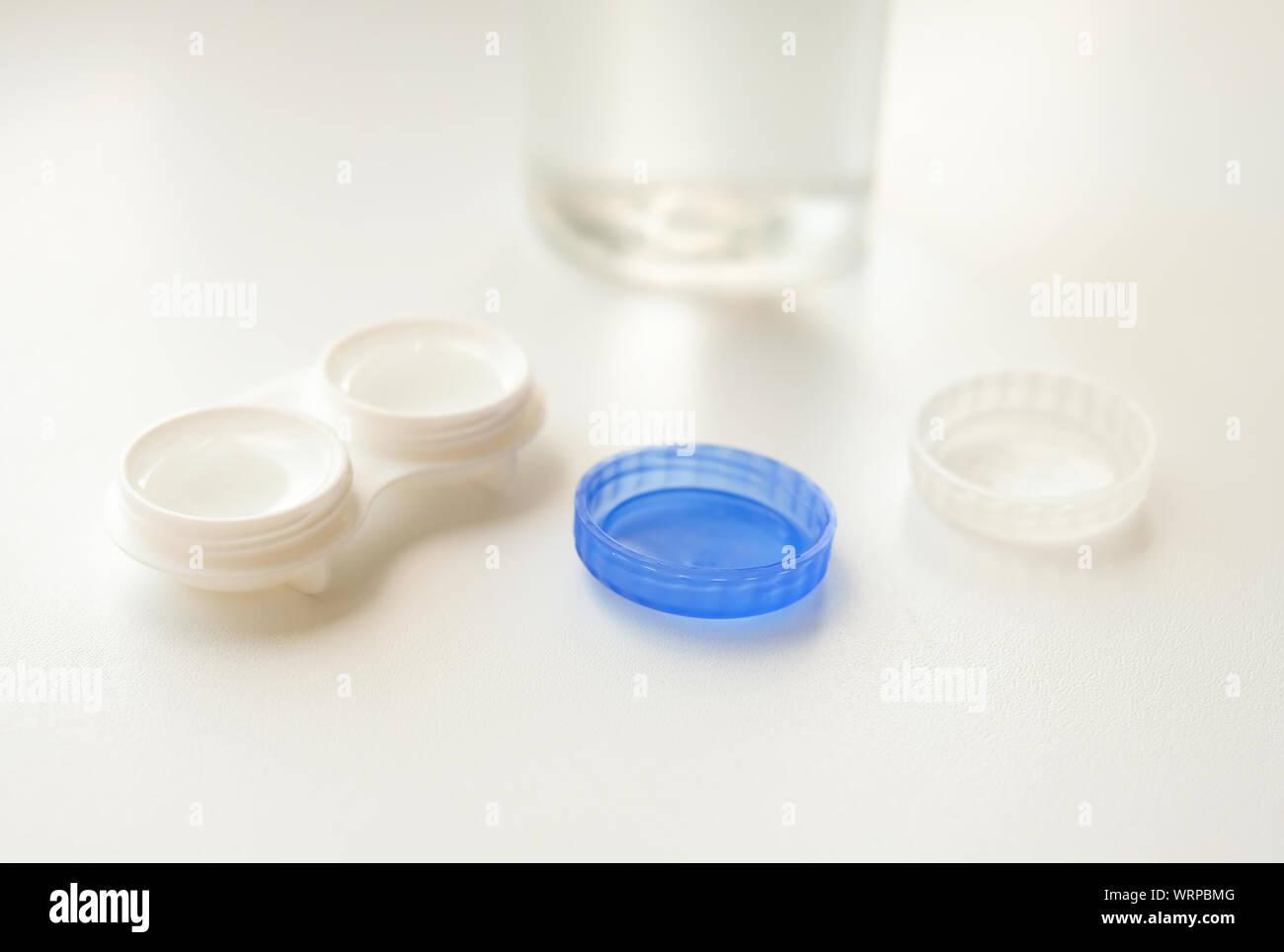 Accessories for the proper use of contact lenses case, tweezers and