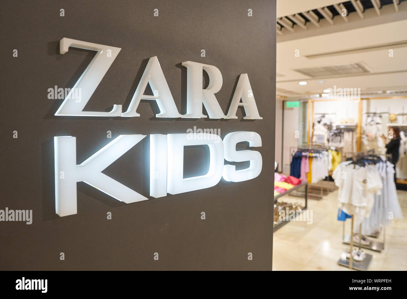 Zara Kids Shop High Resolution Stock Photography and Images - Alamy