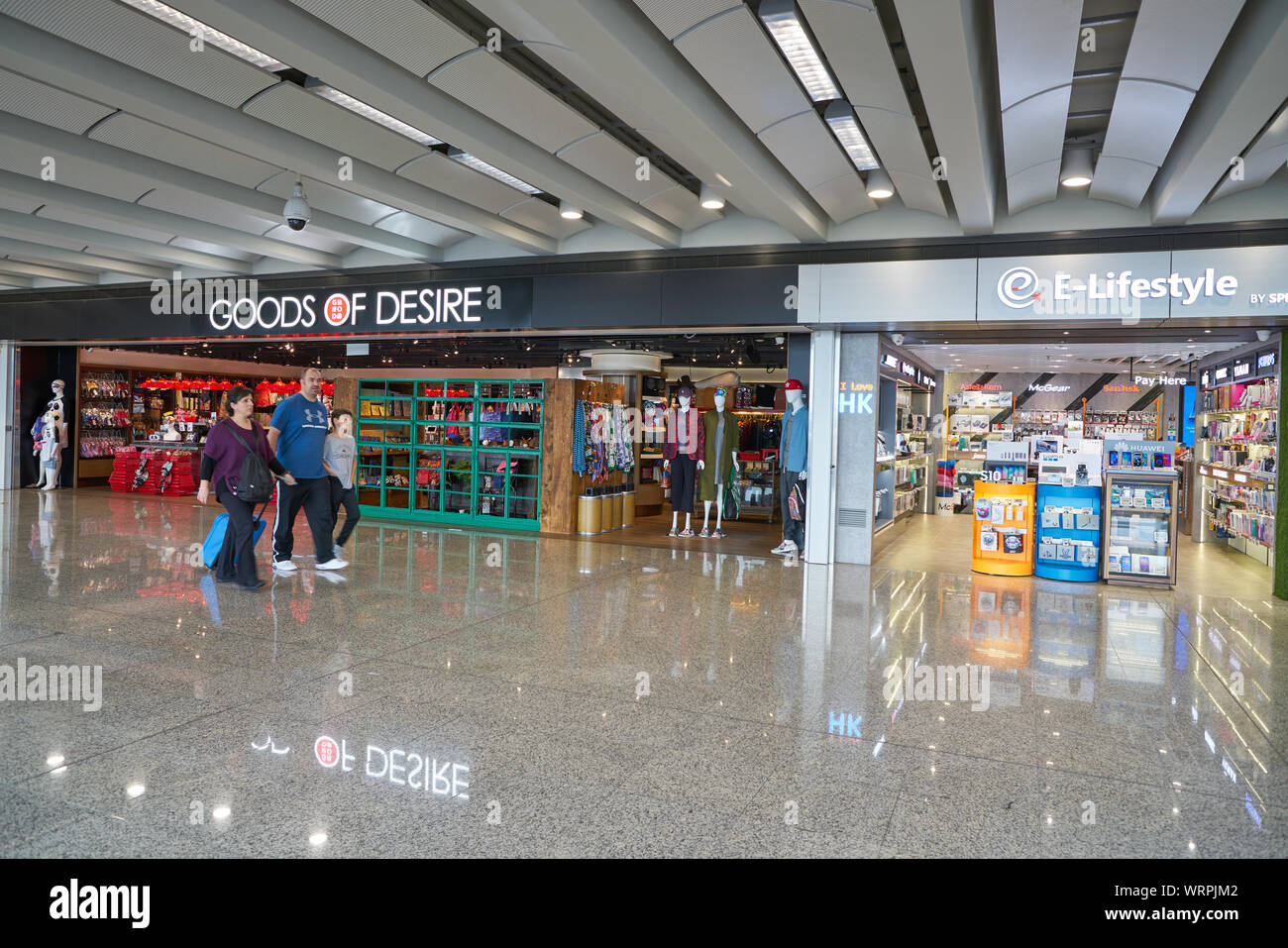 Hong kong airport shopping hires stock photography and images Alamy